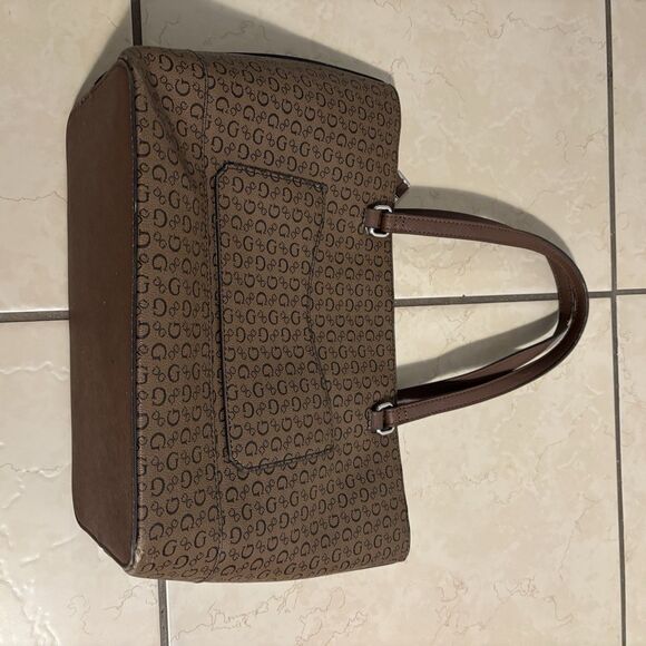 Guess Cocoa Brown Monogram Tote Bag With Double Handles & Zipper With Tote Charm - Picture 7 of 13